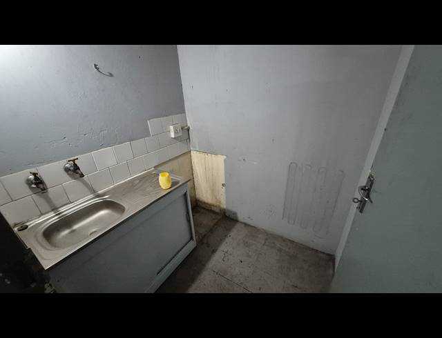 344M² FACTORY TO LET IN ANDERBOLT